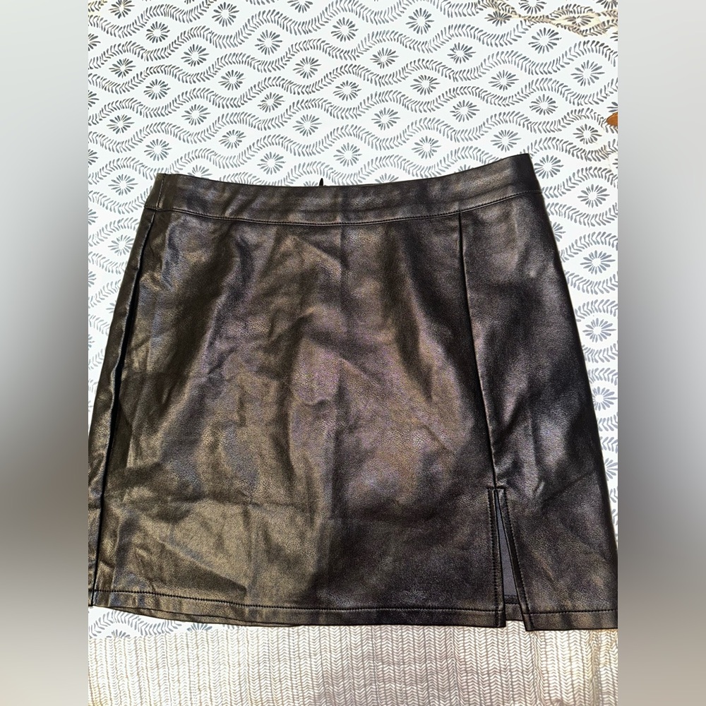 Short black leather skirt with slit